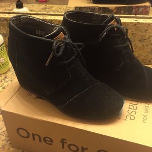 Toms Desert Wedge Black Suede
